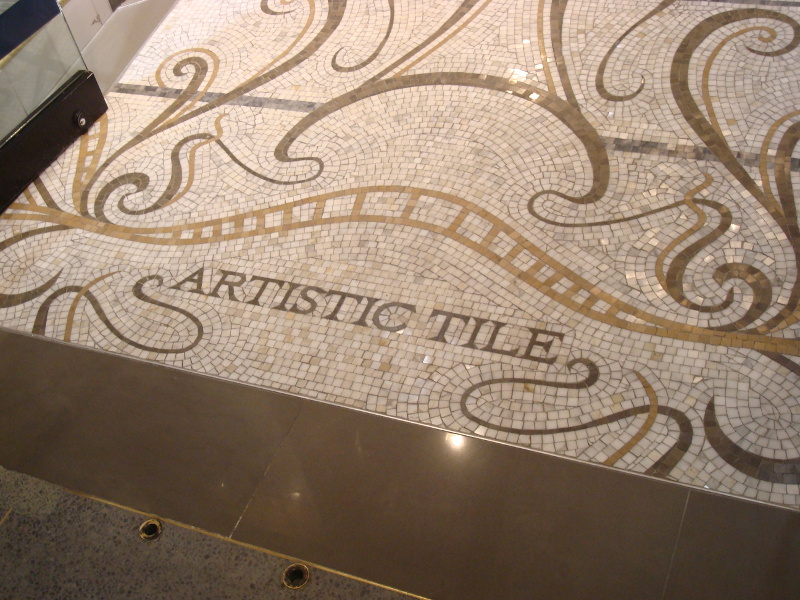 Artistic tile　ショールーム入り口のモザイクタイル
