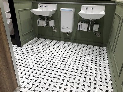 複合商業施設のお手洗い床にNY風タイル