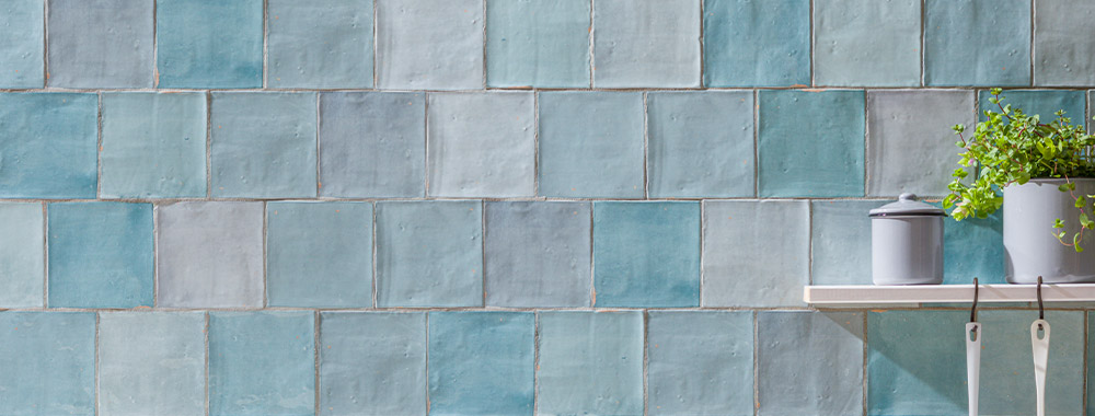 ゼリージュ　－手作り風に作られた無造作な形と色が、エスニックな空間にピッタリの内装用タイル