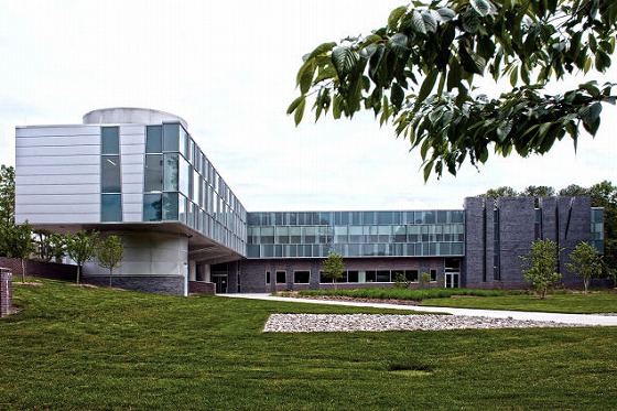 芸術的な研究施設の建物 Tile Park Com