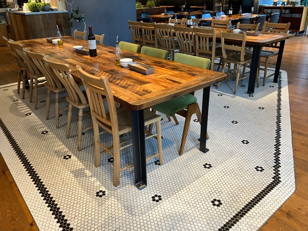 カフェレストランの床タイル