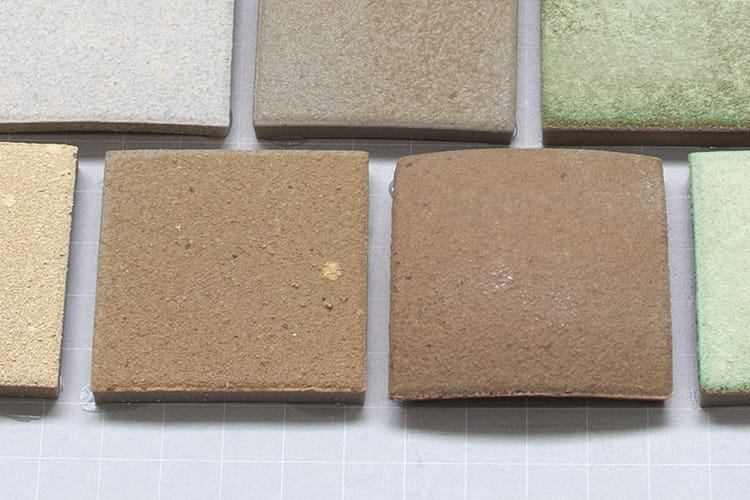 膨らんだタイル