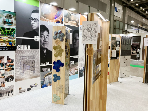 建材展会場の様子　コラボレーションタイル