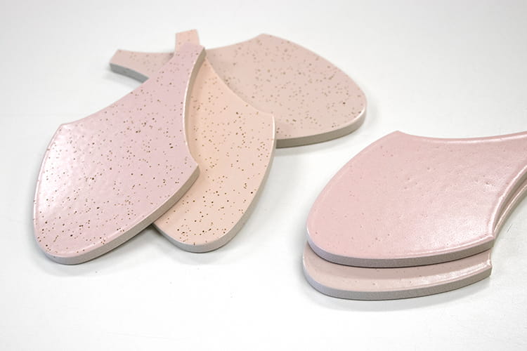 斑点を様々に出した釉薬