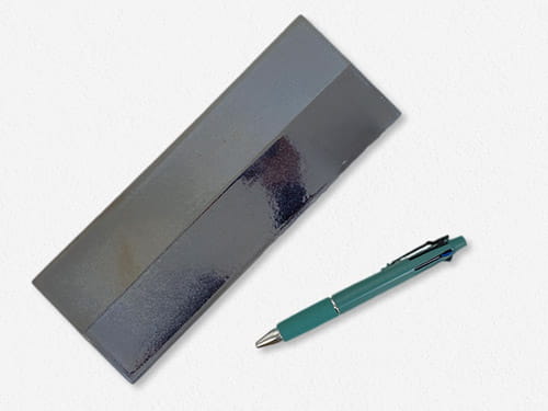 ボールペンよりも大きいタイル